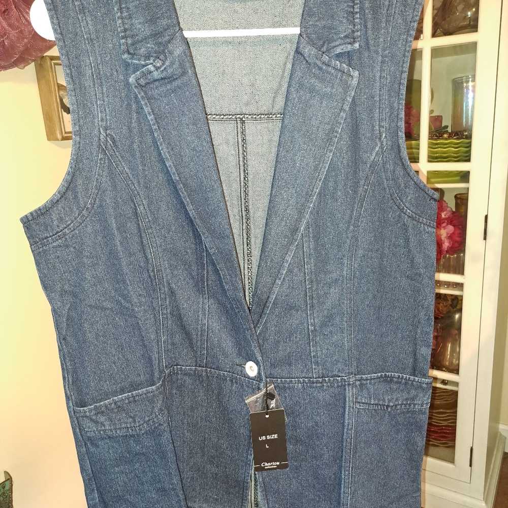 NWT One button closure, loose fit Denim Vest High-quality fabric